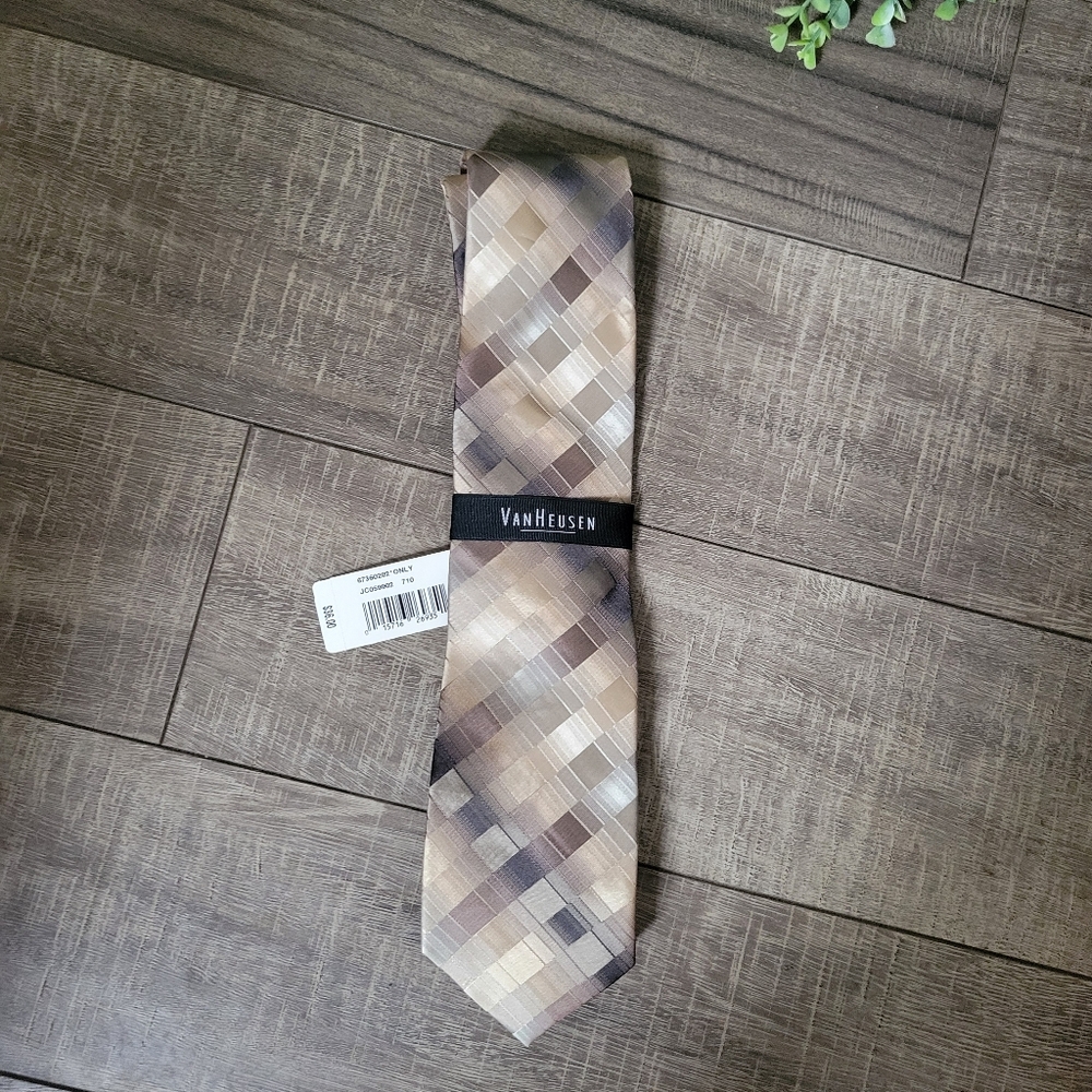 NWT Van Heusen Gold Multicolor Mens Neck Tie